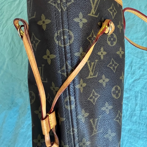 Neverfull MM monogram Louis Vuitton Bag - Picture 10 of 16